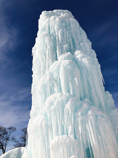 千歳・支笏湖　氷濤まつり：氷の塔